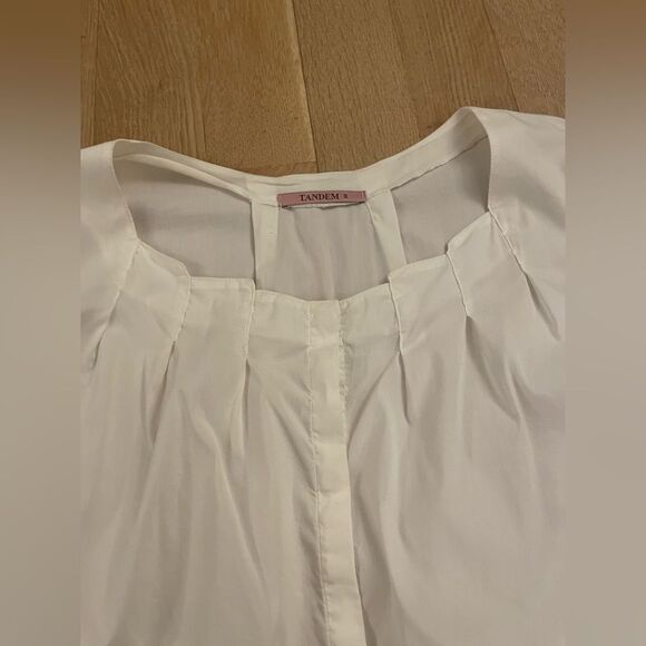 Beautiful white buttoned blouse - Picture 3 of 7